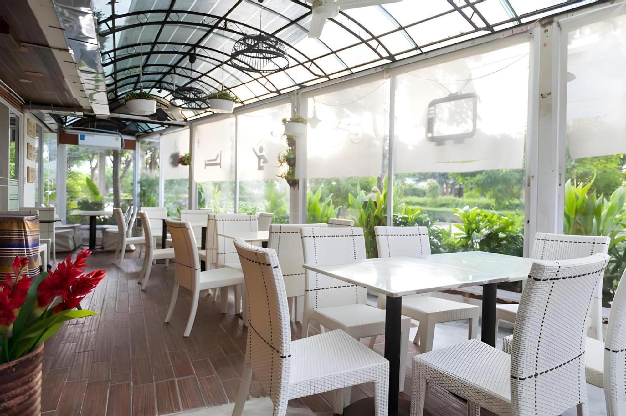 Collection O Howard Square Boutique Hotel Bangkok Exterior photo