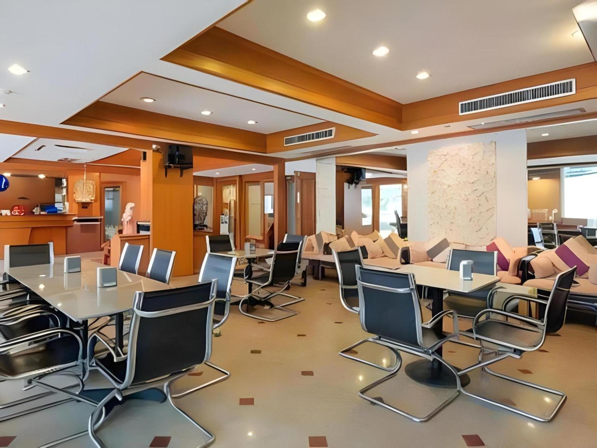 Collection O Howard Square Boutique Hotel Bangkok Exterior photo
